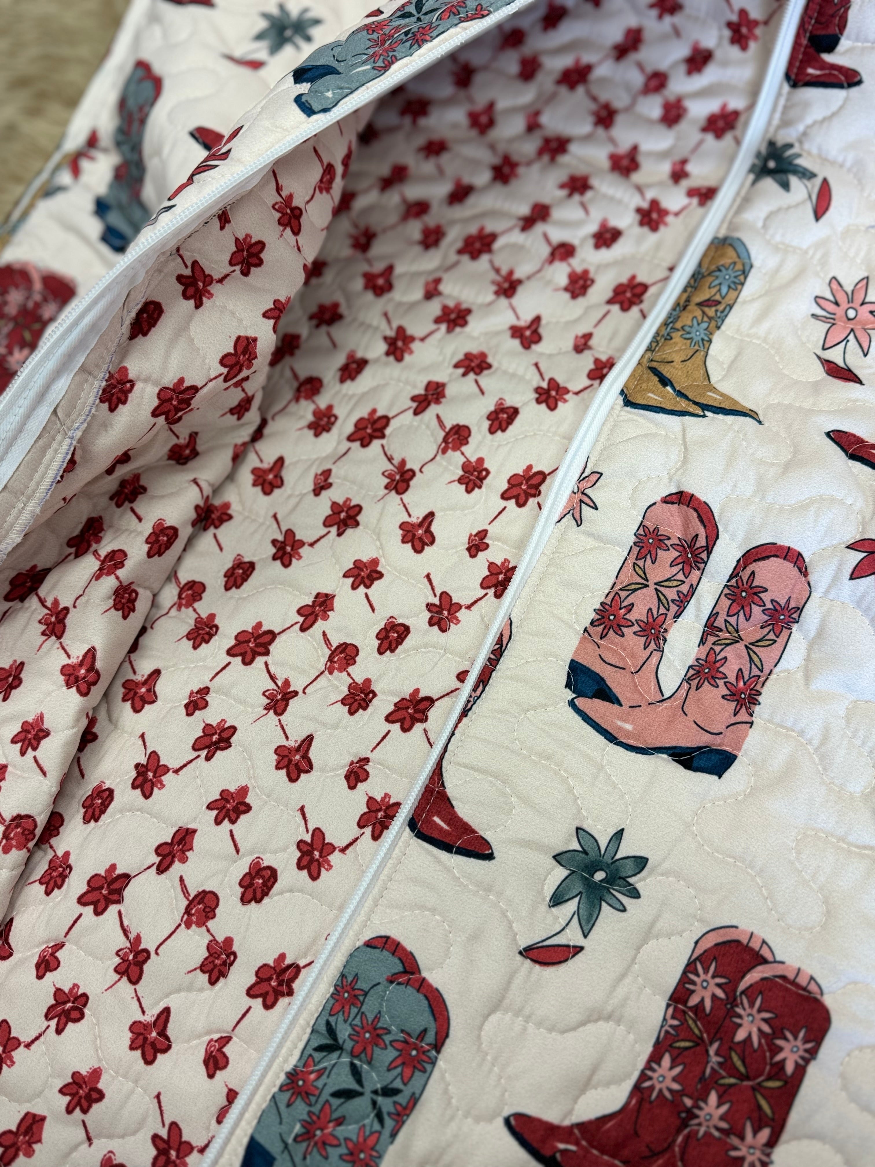 Daisy Boots Quilted Garment Bag