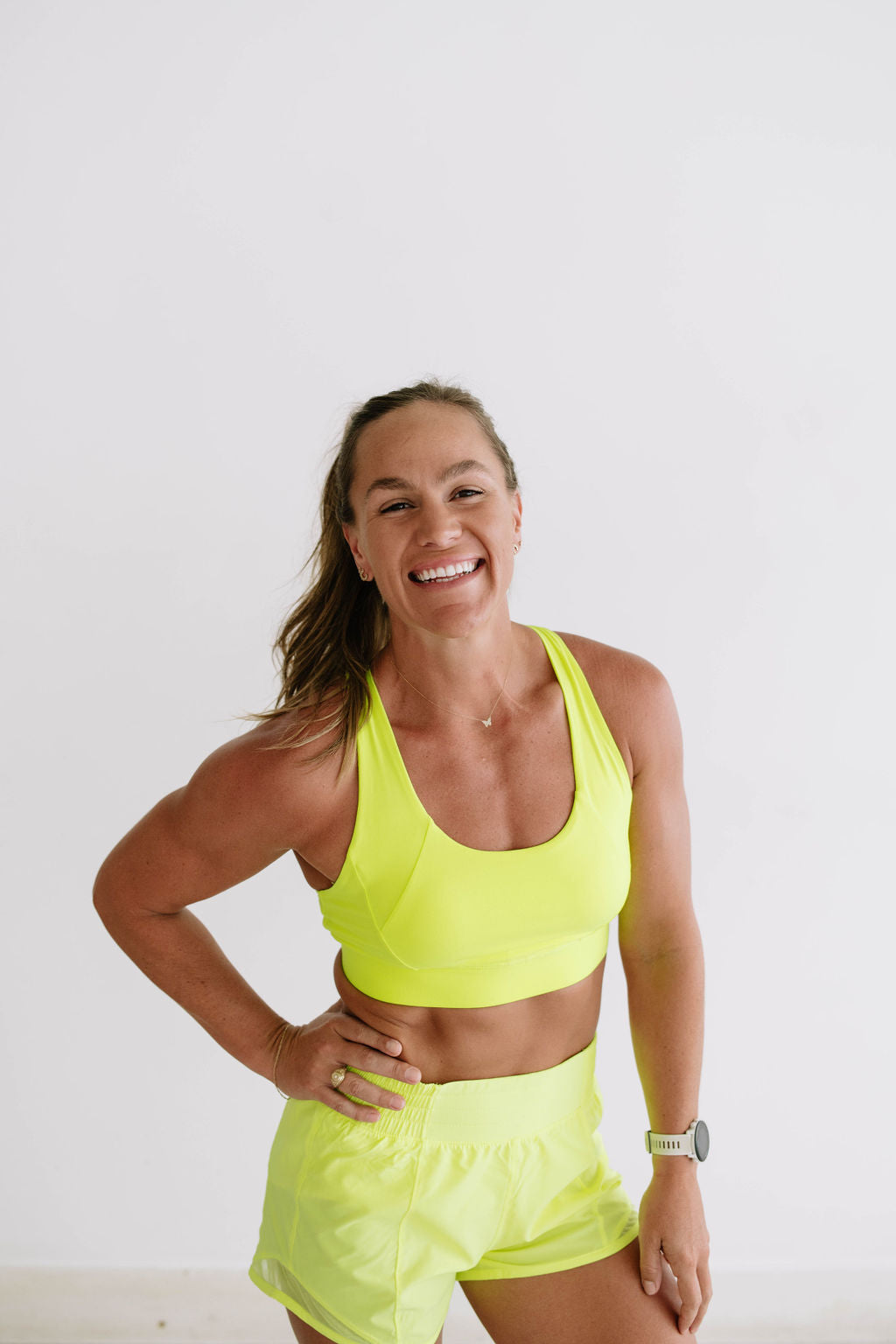 Active Criss Cross Sportsbra in Highlight Yellow