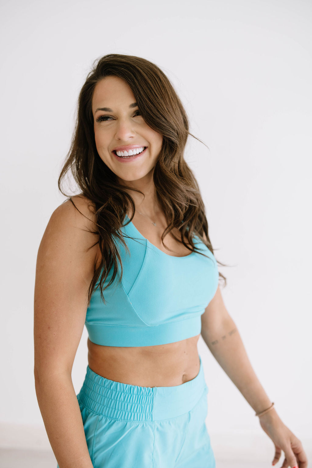 Active Criss Cross Sportsbra in Highlight Blue