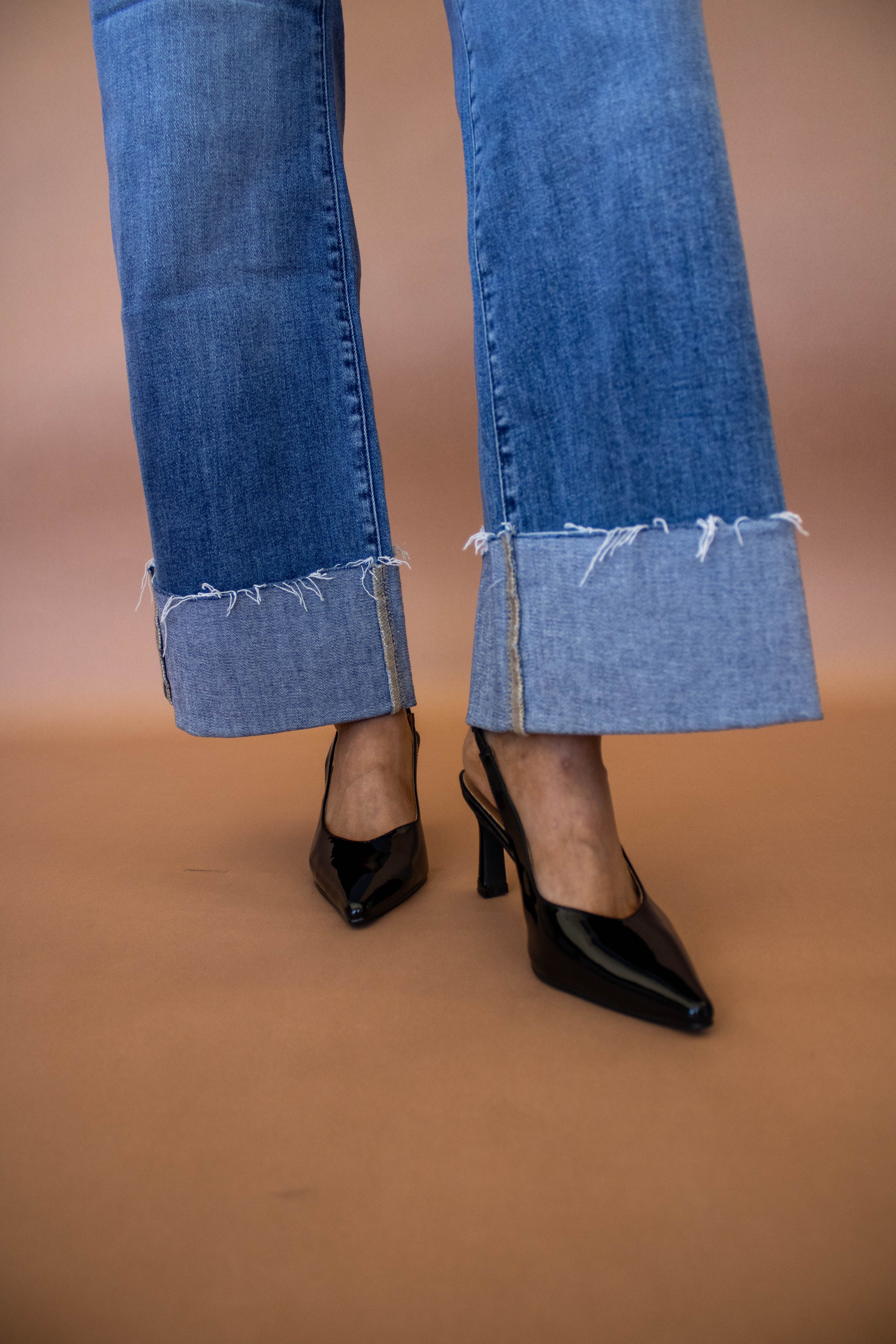 Pointed Toe Slingback Heel in Black