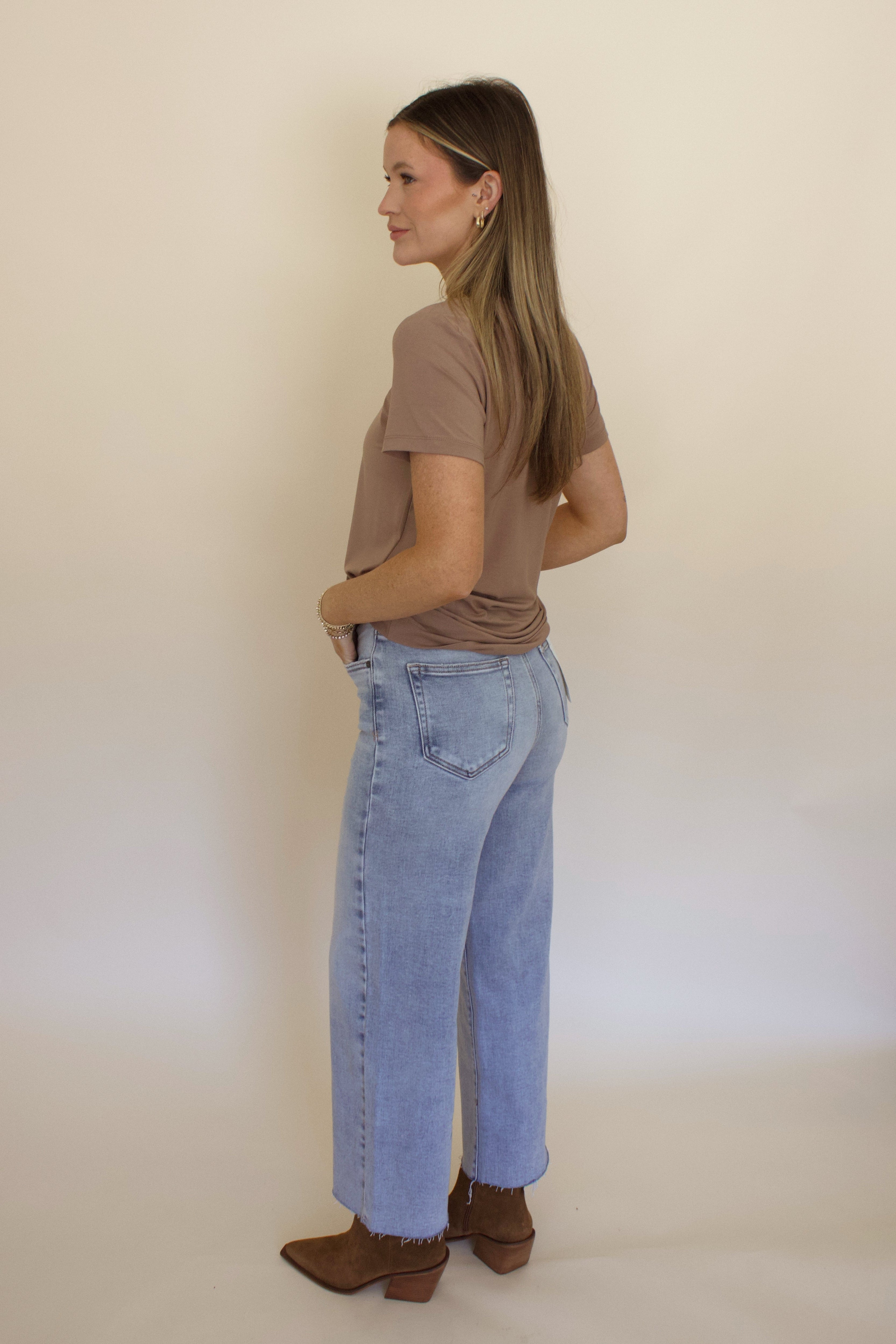 Basic Bamboo Round Neck Tee in Mocha