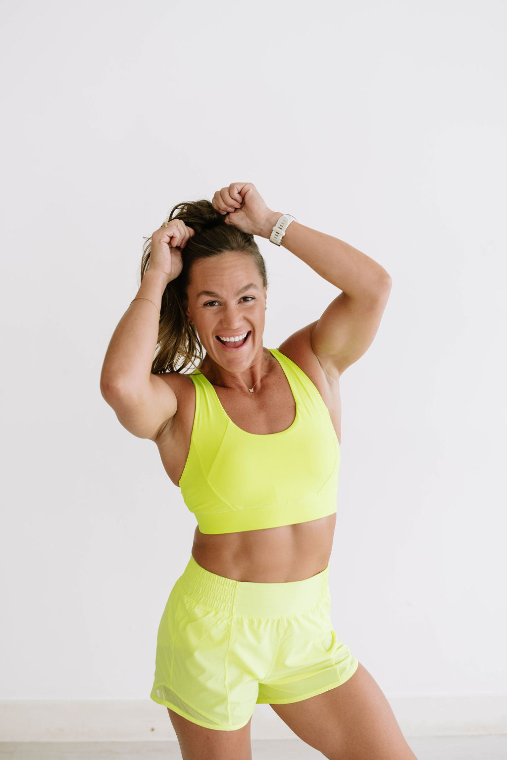 Active Criss Cross Sportsbra in Highlight Yellow